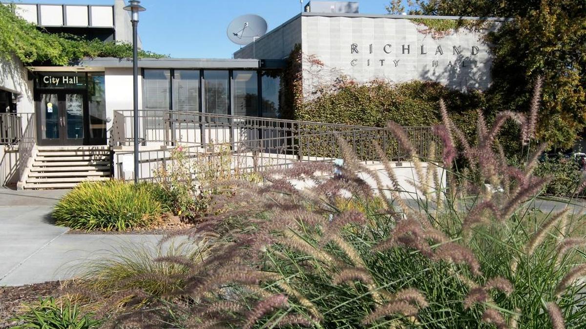 The city of Richland wants to replace its current city hall at 505 Swift Blvd. with a new one in the northern end of the Richland Federal Building. The city will formally offer the U.S. General Services Administration $677,000 for the 1.8-acre site. The current city hall debuted in 1958 and is at the end of its functional life.