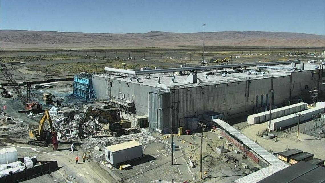 A day after the Hanford Atomic Metals Trade Council issued a stop work order for demolition of Hanford’s Plutonium Finishing Plant, leaders met with counterparts from CH2M Plateau Remediation Company and worked out a plan to ensure worker safety so demolition can proceed.