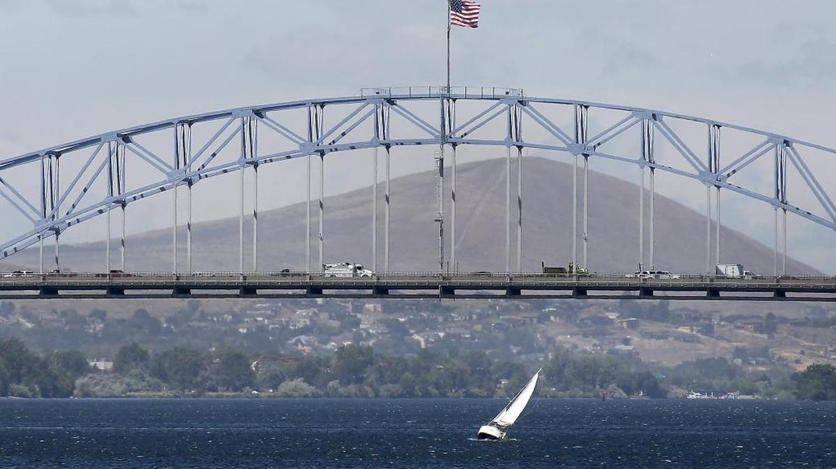 Emergency repairs to the southbound lanes of the blue bridge will impede traffic on Highway 395 Thursday, according to the Washington Department of Transportation.