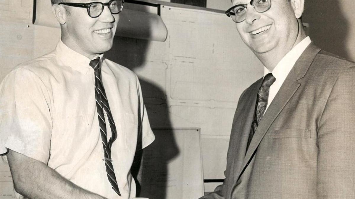 Pasco’s acting city manager Lyle Balderson, left, welcomes the new city manager, Max L. Pope, 36, with a handshake in September 1969.