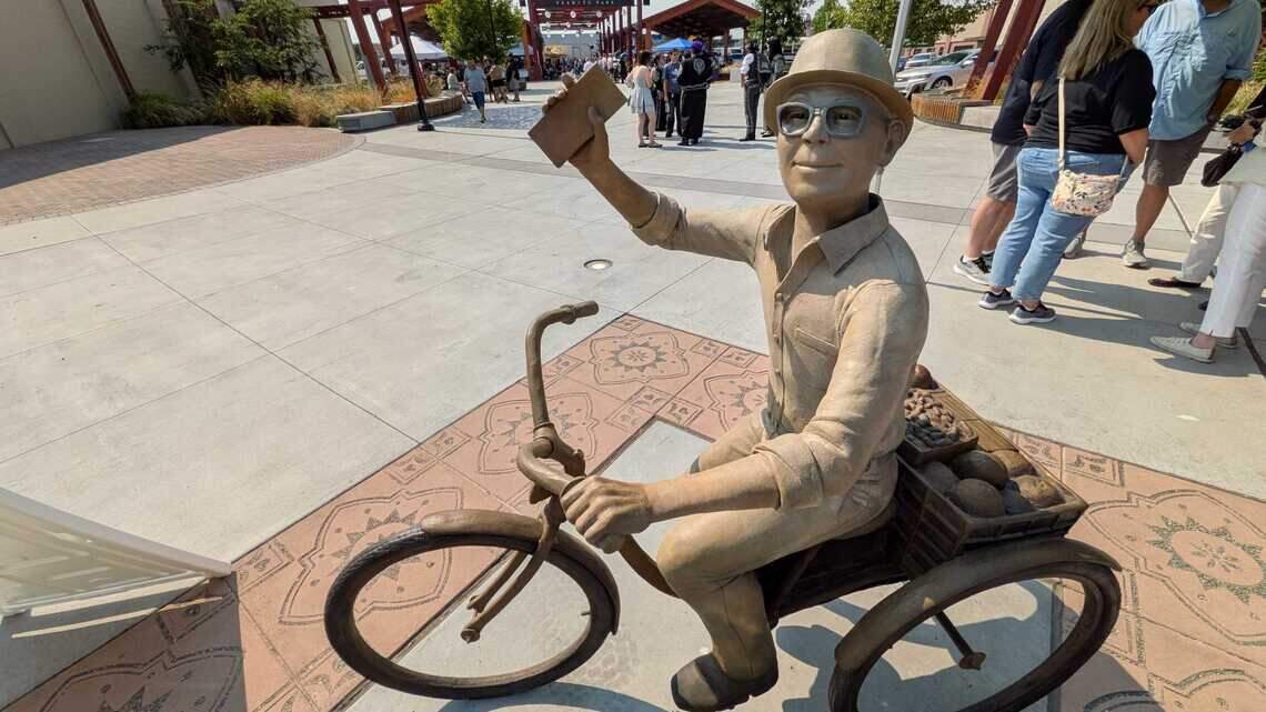 Watch: Pasco reveals bronze statue immortalizing ‘Peanuts’ Fukuda