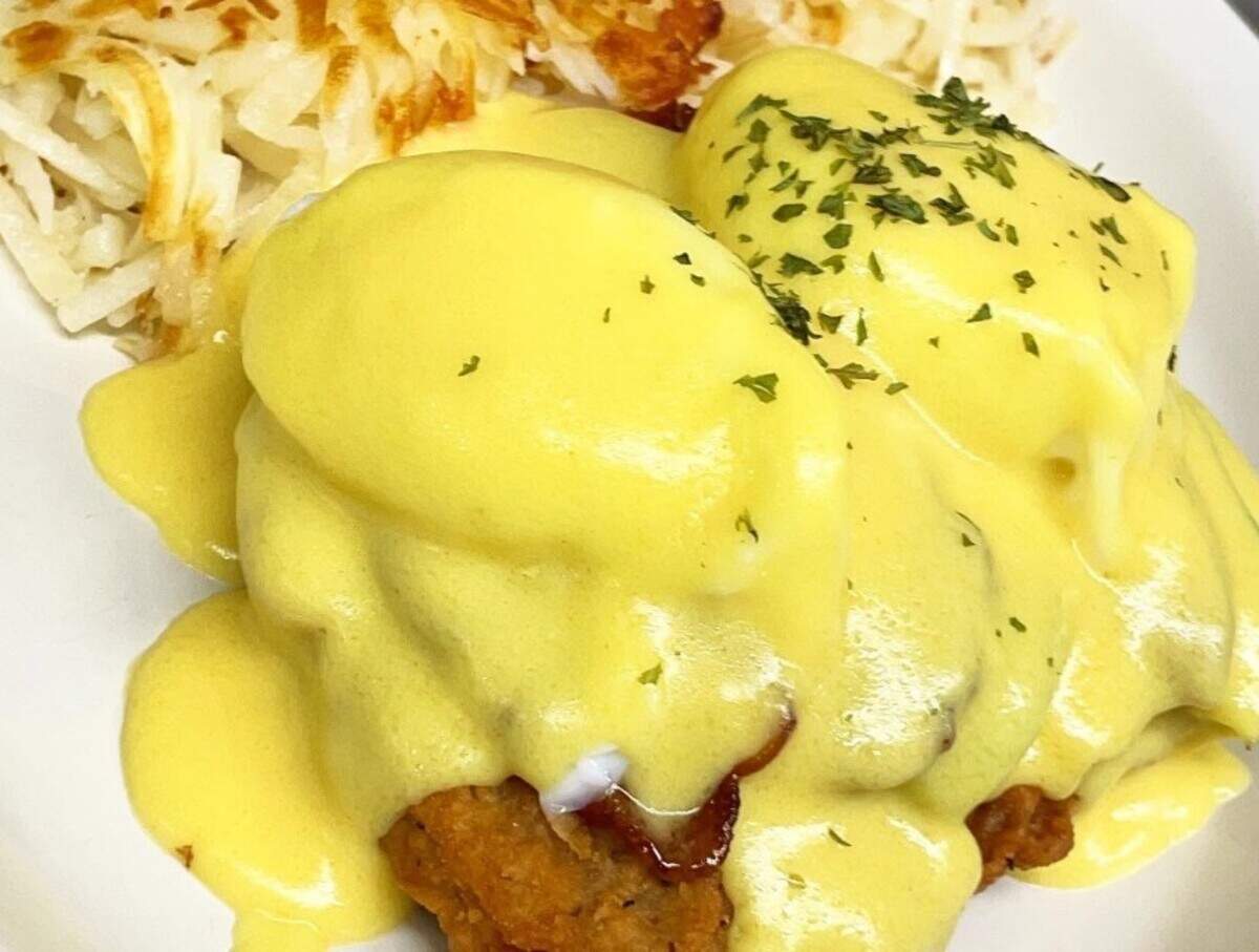 Alan’s Eggs Benedict features poached eggs, bacon and avocado over crispy country fried steak topped with Hollandaise at Angel’s Cafe.
