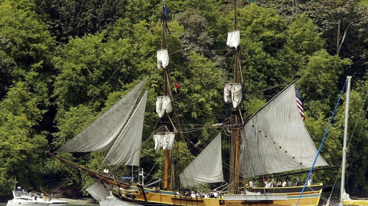 The Lady Washington, a brig ship out of Aberdeen that is fashioned as a replica of a privateer that sailed during the Revolutionary War, sails near Vashon Island in 2005.