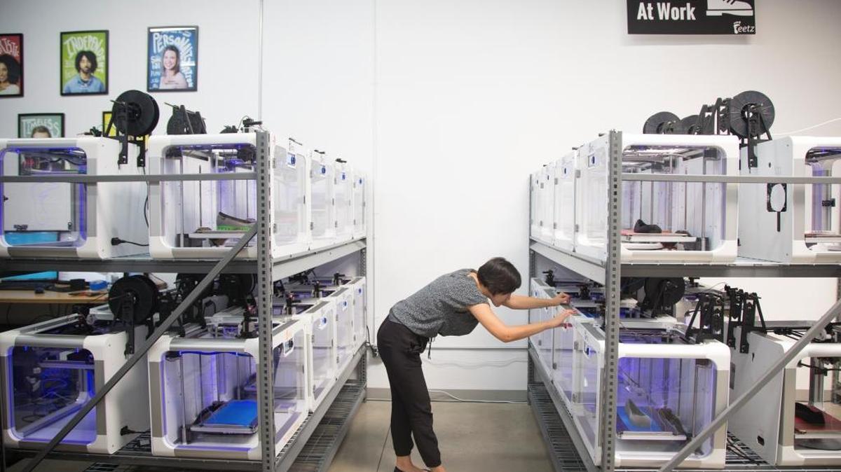 Carly Nakayama checks on the 3-D printing process in the Feetz offices in San Diego, Calif., where the tech cobbler company produces biodegradable footwear. Fashion start-ups are using technology like smartphones and 3-D printing to make custom clothing more affordable, and Silicon Valley is taking notice.