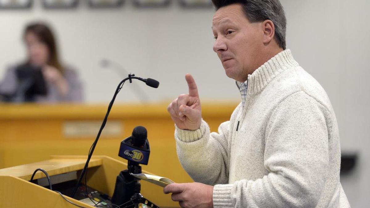 Clovis Unified parent Kent Lubratich speaks out against a proposal to relax dress codes in the district at the Clovis Unified School District board meeting in Clovis Wednesday, Jan. 27.