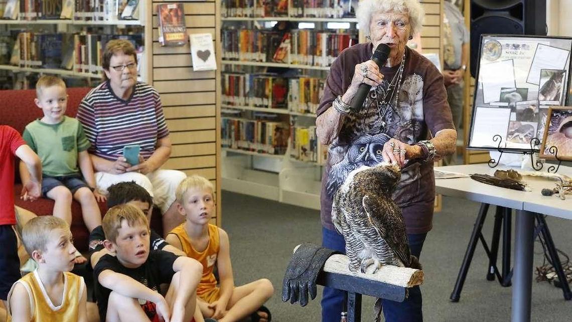 Doris Mager and her great horned owl, E.T., visit the West Richland branch of the Mid-Columbia Libraries in 2016.