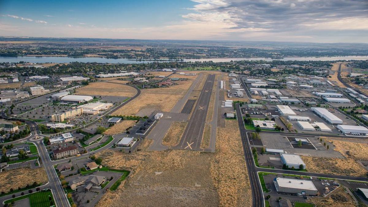 Vista Field is a 103-acre former airfield owned by the Port of Kennewick. A community-driven plan has been created for a vibrant, pedestrian-focused, regional town center, featuring mixed-use neighborhoods and urban lifestyle amenities.