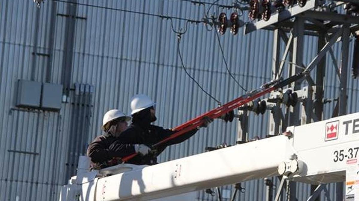 As the services provider at Hanford, Mission Support Alliance provides sitewide assistance, including the removal of overhead power lines as a part of the demolition work at the Plutonium Finishing Plant.