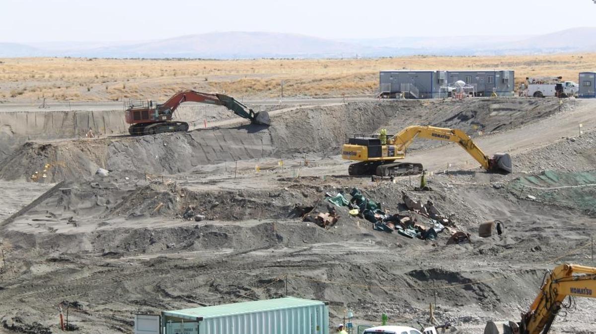 Workers removed more than 500,000 tons of waste from the 610-10 Waste Site, which is now in the process of being backfilled with clean soil.