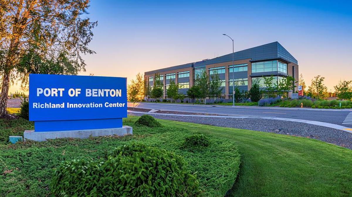 The Richland Innovation Center provides organizations located in the Tri-City Research District access to land and buildings that can support industrial related functions in advanced manufacturing and wet lab applications.