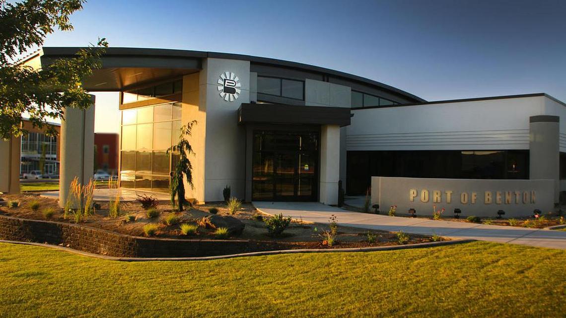 Port fires its top financial executive. She says it is retaliation