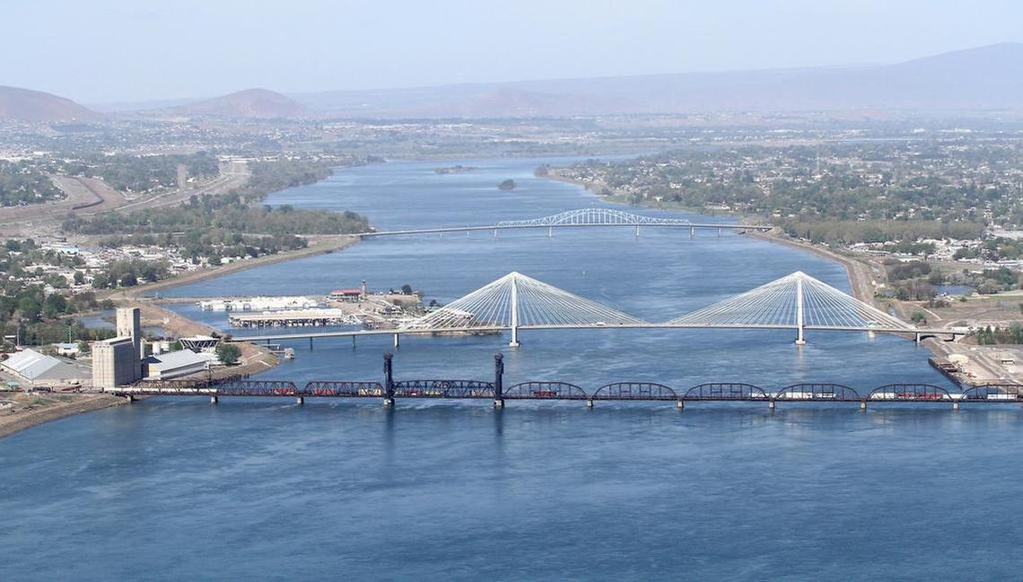 The Columbia River shoreline