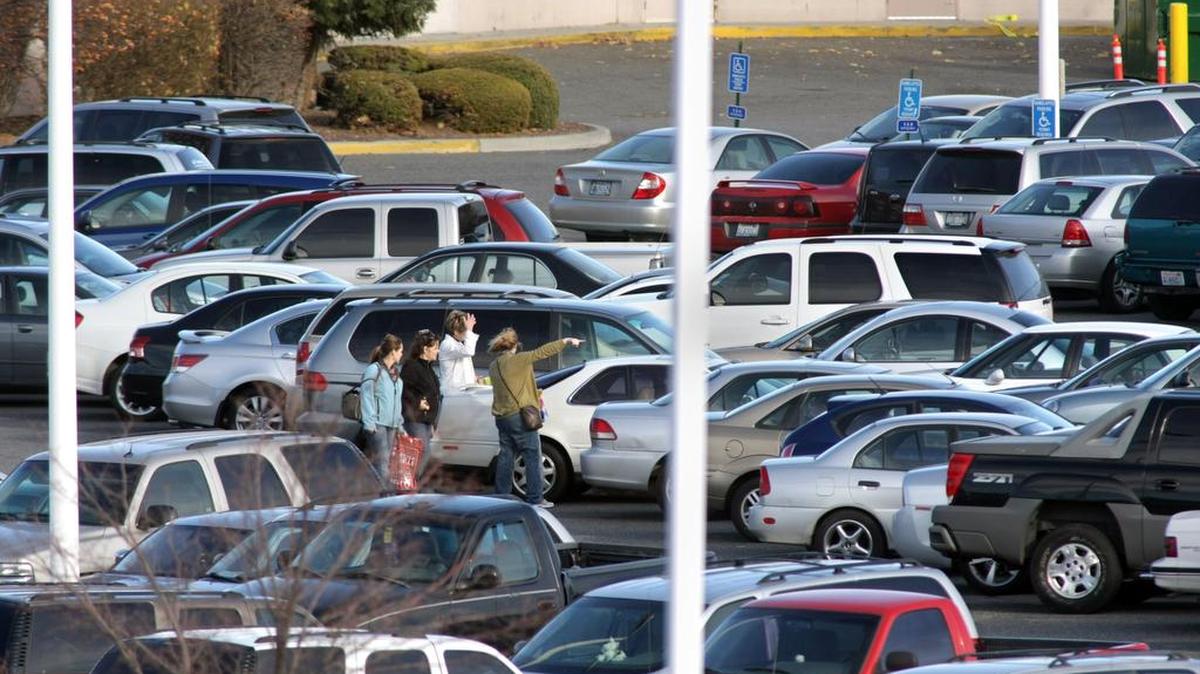 Holiday bargain hunters at Columbia Center mall.