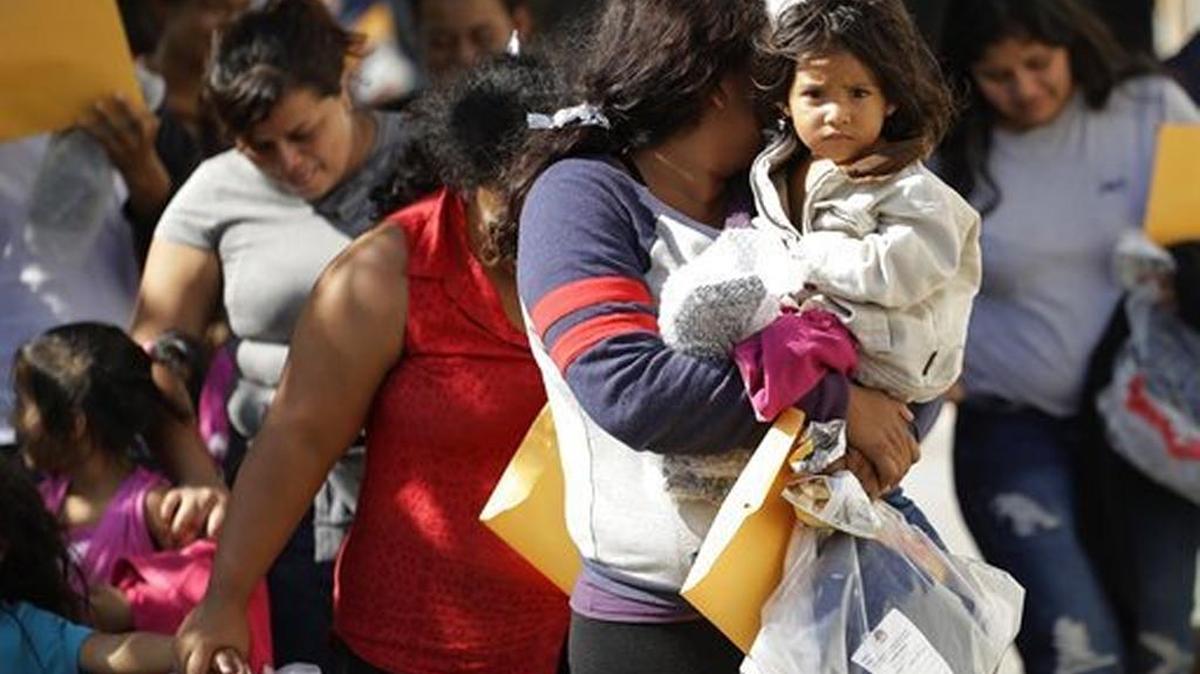 Immigrant families walk to a respite center after they were processed and released by U.S. Customs and Border Protection, Wednesday, June 27, 2018, in McAllen, Texas. (AP Photo/Eric Gay)