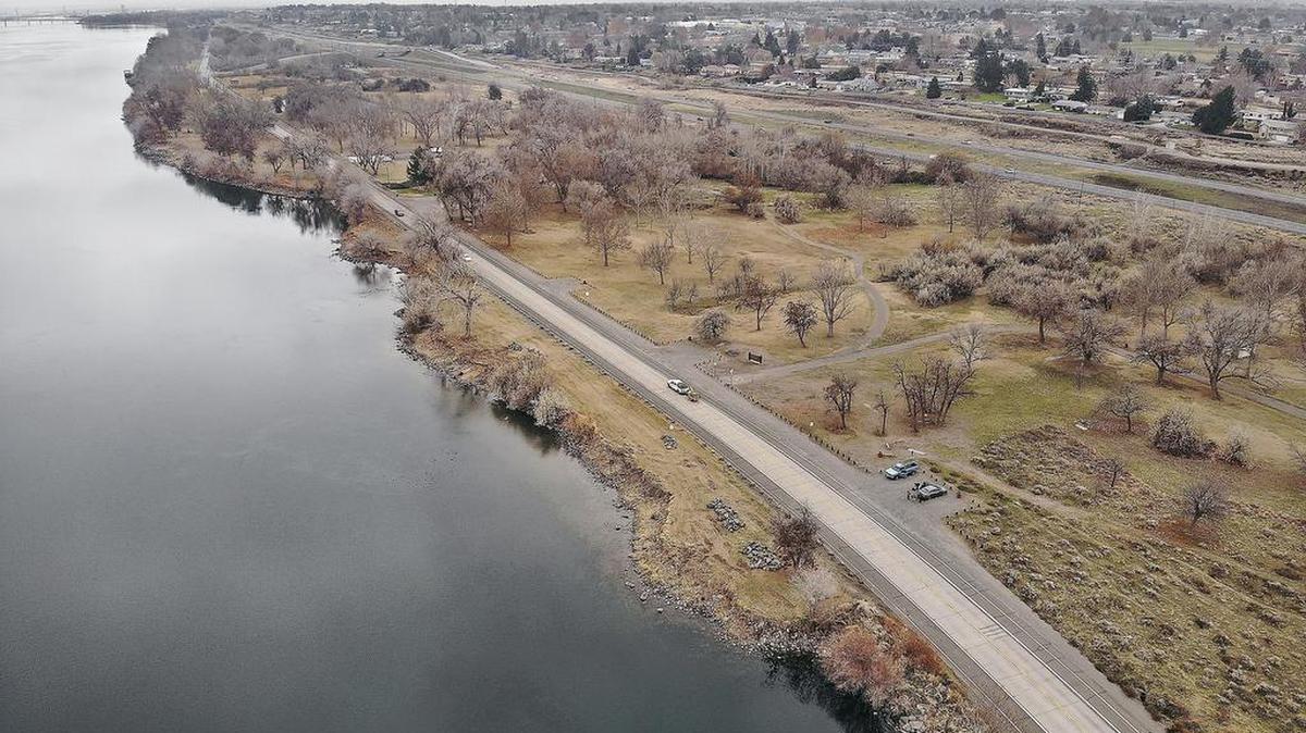 A stretch of shoreline along the Columbia River in Kennewick’s Columbia Park during wintertime.