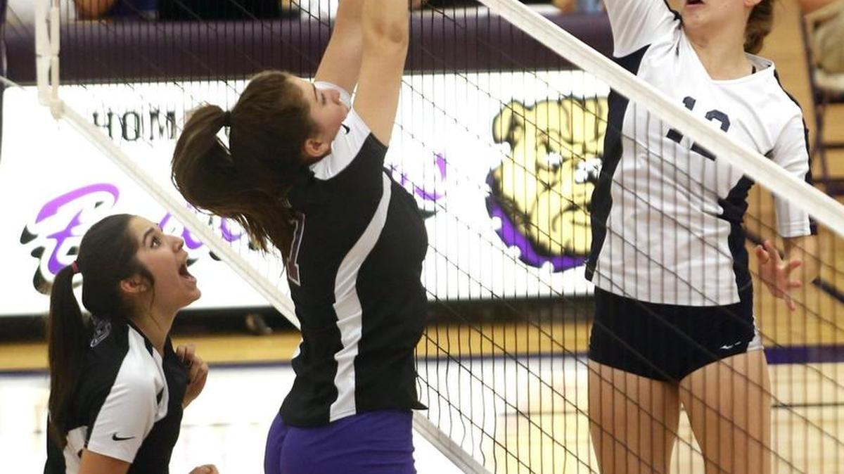 
Chiawana’s Ashtin Olin (12) hits a ball over the net to Pasco’s Hannah Jolley (7) and Ashlin Orozco (12) on Tuesday during a match at Pasco High School. See more photos at www.tricityherald.com.
