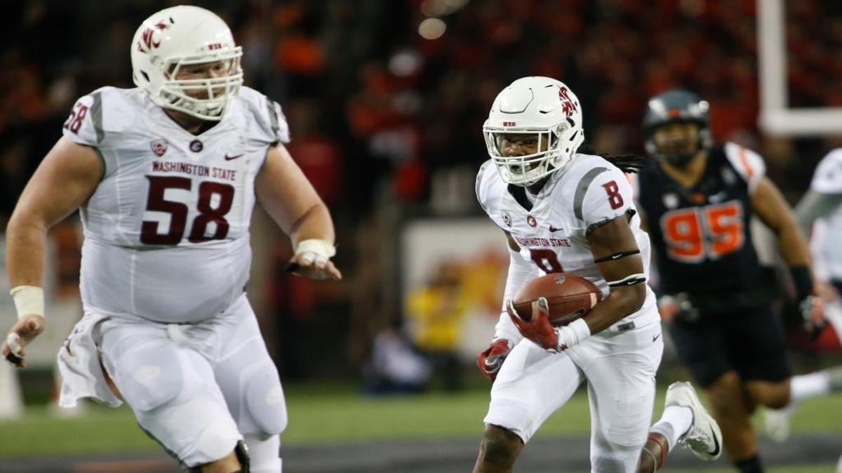 Former WSU offensive lineman Riley Sorenson (58), leading receiver Tavares Martin Jr. for a touchdown against Oregon State during the 2016 season, beat testicular cancer in 2016. Now, he’s fighting off a relapse.