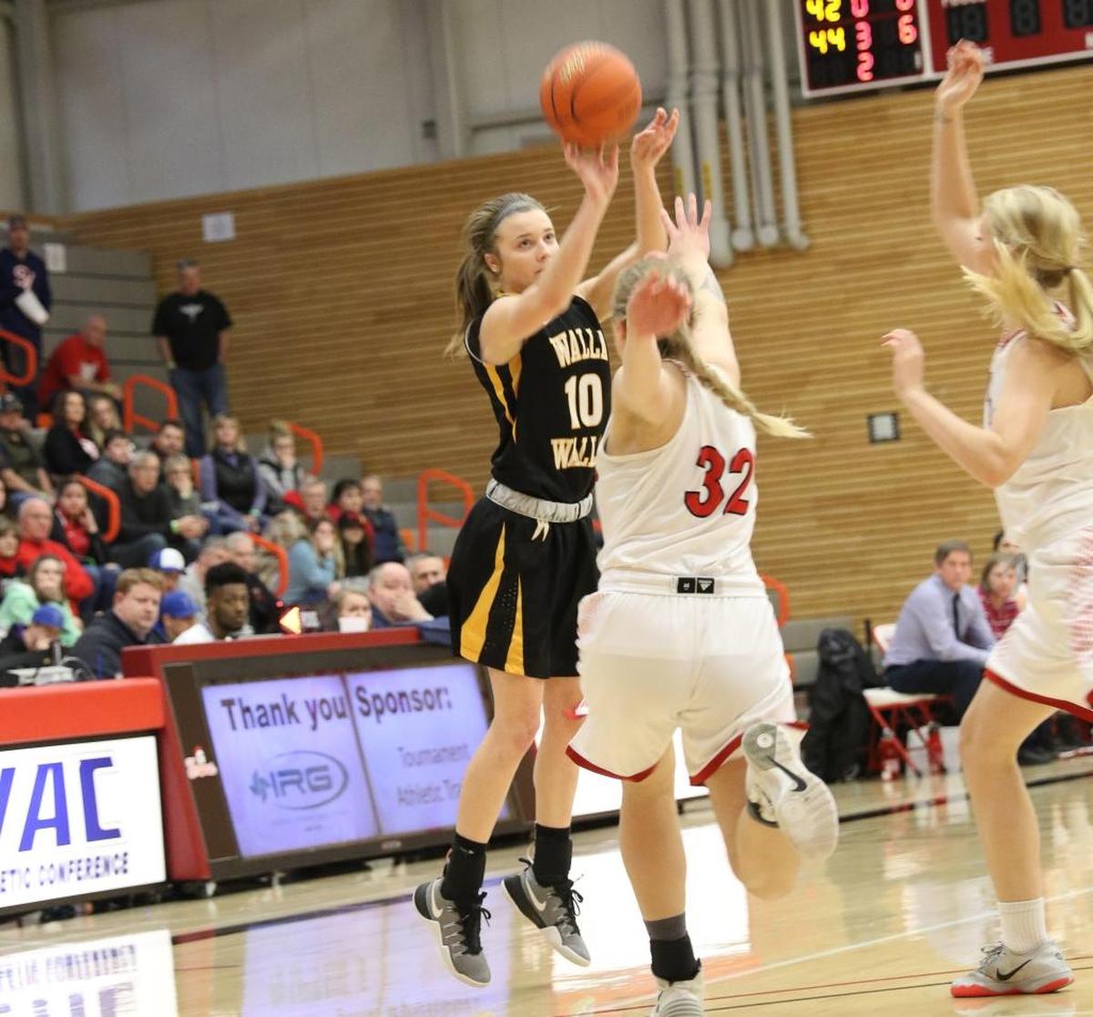 Walla Walla Community College guard Cierra Jo McKeown (10) signed a letter of intent to play basketball at UC Davis.