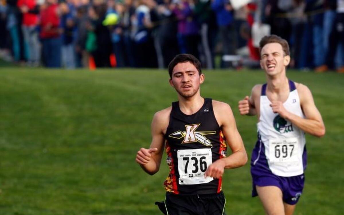 Kamiakin’s Jonah Franco runs in the boys 3A race during the 2016 cross country state championships at Sun Willows Golf Course in Pasco. Franco won the boys varsity race at the Sundodger Invitational on Saturday in Seattle.