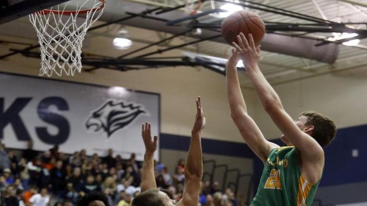 The Richland and Chiawana boys basketball teams will end the regular season Saturday night on the Bombers’ floor.
