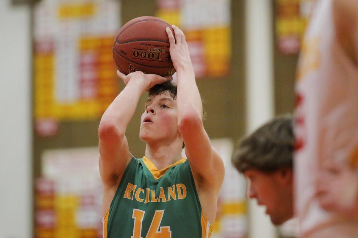 Richland’s Garrett Streufert shoots a free throw in a 2018 game at Kamiakin.