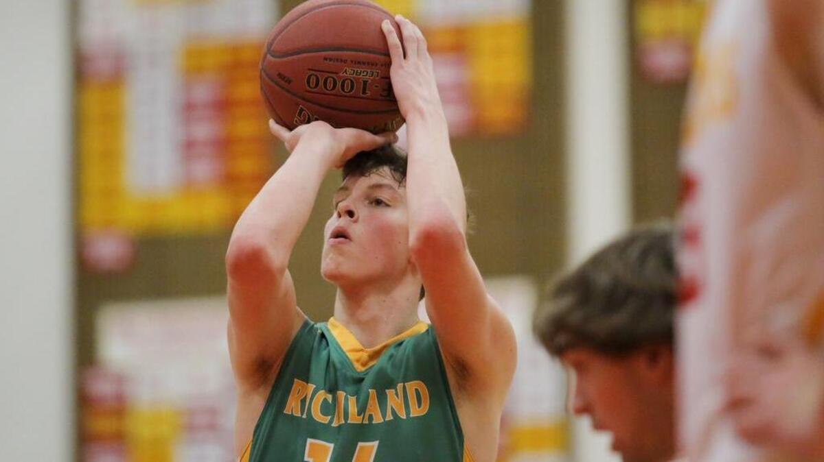Richland’s Garrett Streufert, shooting a free throw in a Jan. 6 game at Kamiakin, scored 15 points and dished seven assists in the Bombers 75-58 win over Walla Walla on Saturday. Richland is 18-0 on the season, 12-0 in MCC play.