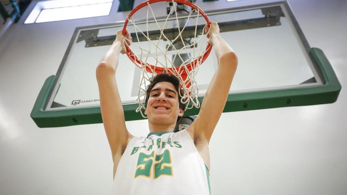 Richland High School 7-foot-4 center Riley Sorn made his verbal commitment to Mike Hopkins and the Washington Huskies, choosing the Huskies over Saint Mary's.