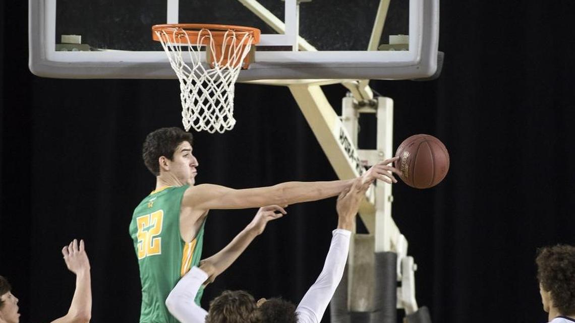 They don’t just play football at Richland; basketball team garners national attention
