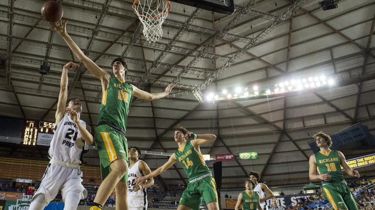 Richland's Riley Sorn (52), blocking a shot by Gonzaga Prep's Liam Lloyd in the state semifinals.