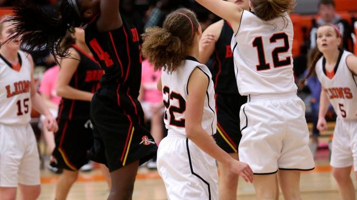 Kamiakin’ sOumou Toure, left, puts up a shot over Kennewick’s May Rettig (12) and Maya Thornton (22) during Saturday’s Mid-Columbia Conference girls basketball game at Kennewick High School.