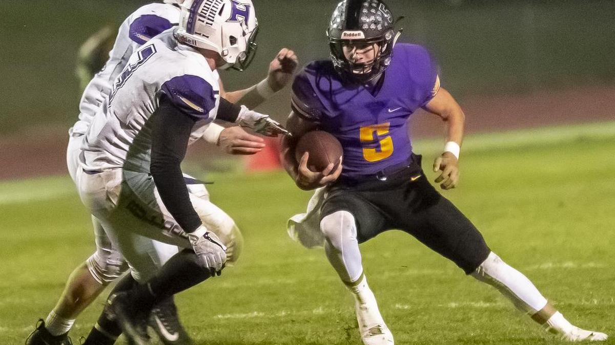 Hermiston defenders attempt to take down Hanford’s Garrett Horner (5) as he runs with the ball during a Mid-Columbia Confrence high school football game in Richland. Hermiston won in overtime, 42-35.