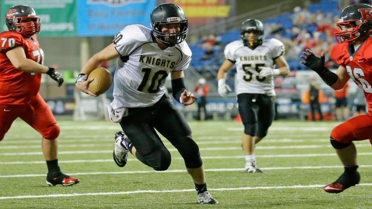 Royal quarterback Kaden Jenks (10), running for a touchdown against King’s during last year’s Class 1A state championship game, will lead the Knights in their state title defense. Jenks, a 1A first-team all-state quarterback, threw for almost 2,800 yards with 45 touchdowns last season as a junior.