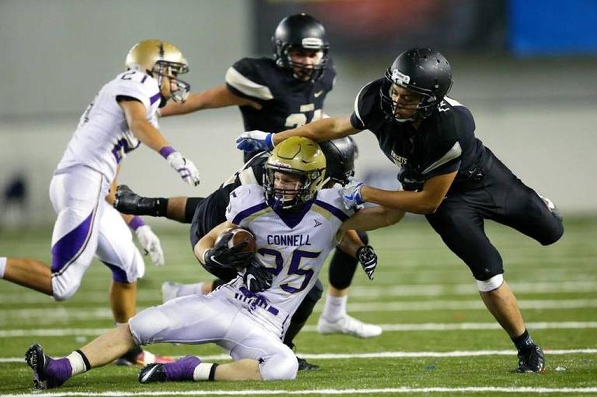 Connell running back Jaxs Whitby (25) is tackled by Royal’s Angel Farias during the 2016 Class 1A state championship game.