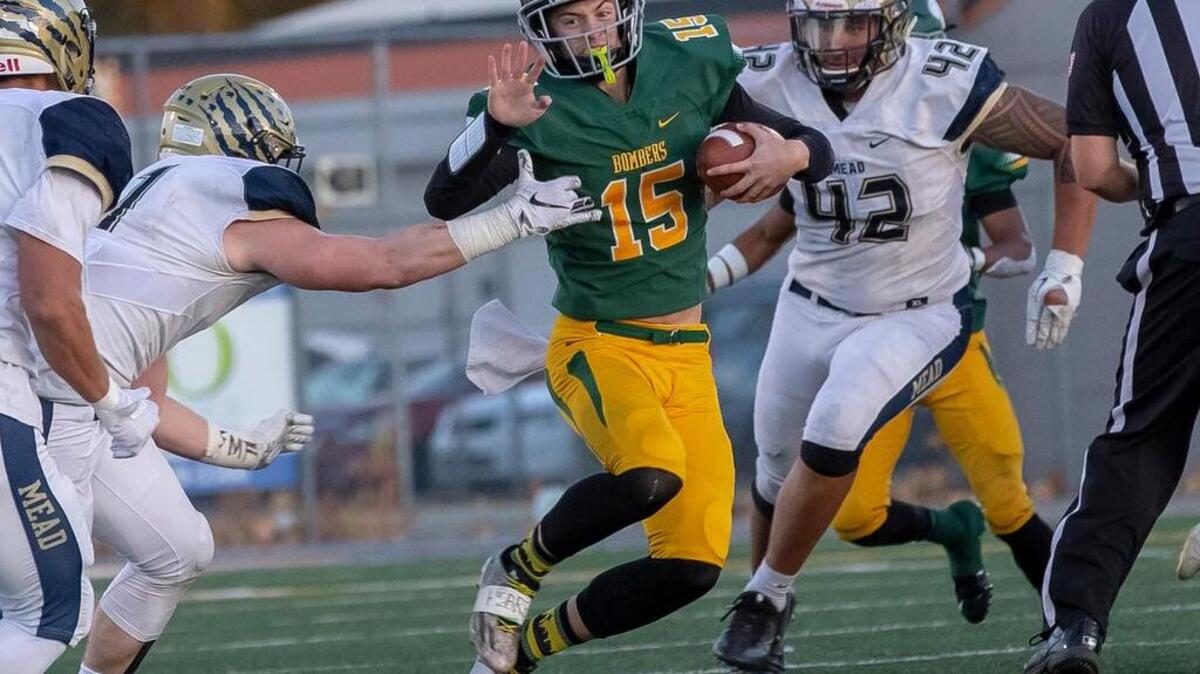 Richland quarterback Josh Fonner is surrounded by Mead defenders Hunter Marler (1) and Nathan Puletasi (42) during Friday’s regional playoff game between the Mid-Columbia Conference Bombers and Greater Spokane League Panthers.