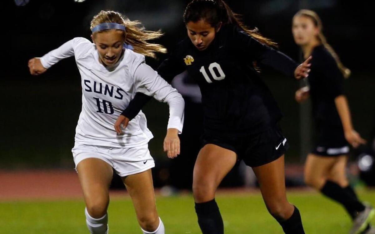 Southridge and Hanford shared the Mid-Columbia Conference championship this season, and both teams are alive heading into the final weekend of the state playoffs.