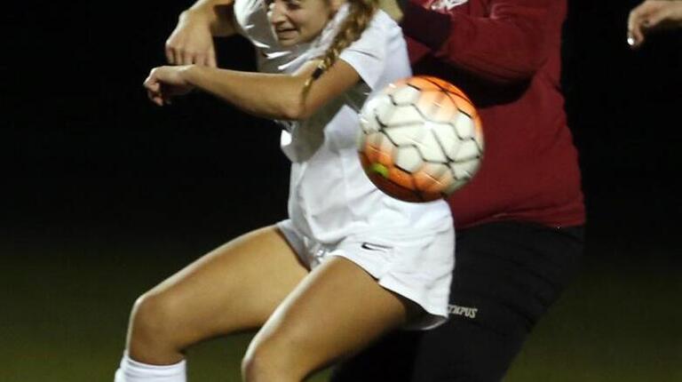 Hanford vs Chiawana girls soccer