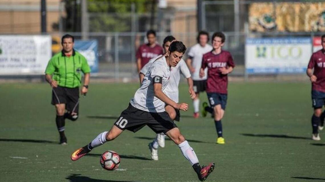 Arechiga scores two more to lead Kamiakin soccer into state quarters