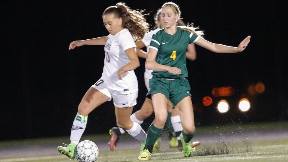 Chiawana’s Summer Yates (10), dribbling the ball around Richland defender Sydnee Hay (4) during a 2017 MCC soccer match, was named the Tri-City Herald’s All-Area girls Soccer Player of the Year.