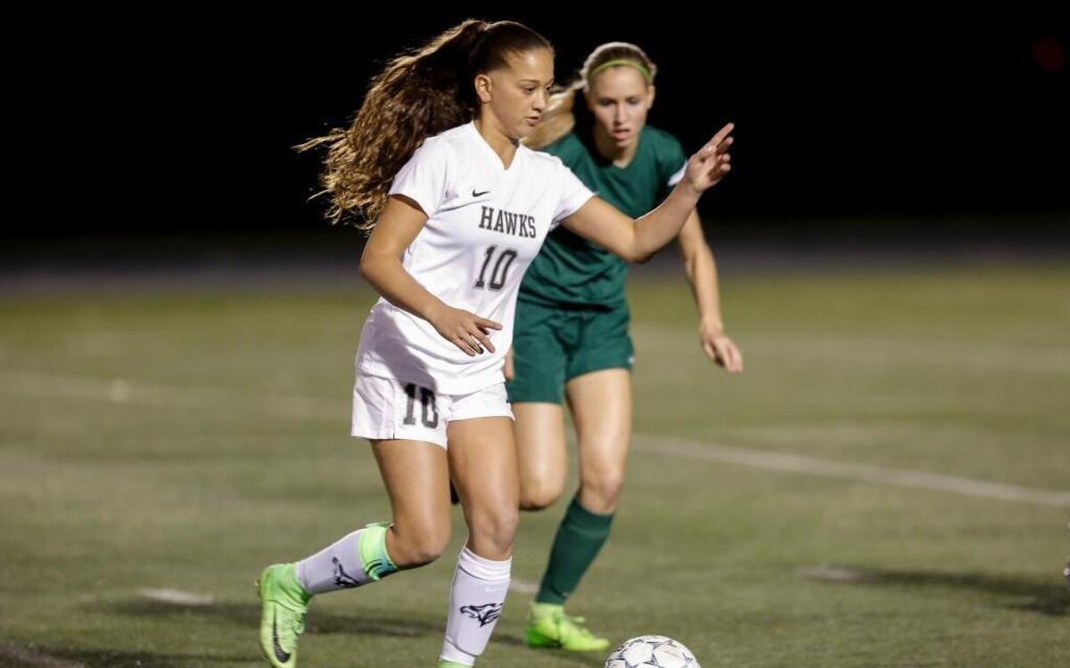 Chiawana's Summer Yates (10), passing the ball against Richland on Tuesday, had two goals and an assist to lead the Riverhawks to a 4-1 win on the road against Walla Walla on Thursday.