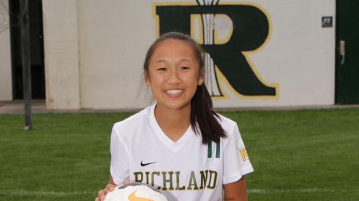 Richland High School’s Ashley Tonthat signed to play with Gonzaga University next year.