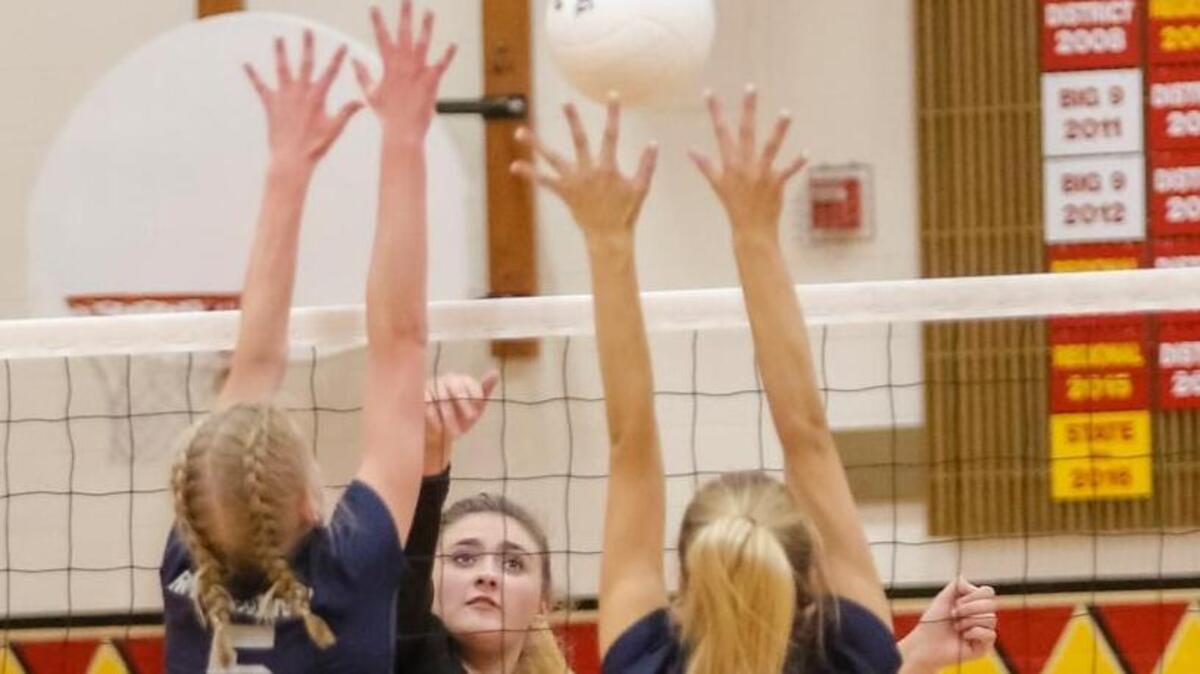 Chiawana’s Mareesa Hill (5) and Iva Tebay (6) try to block Kamiakin’s Kourtney Collins (22) during Tuesday’s Mid-Columbia volleyball match at Kamiakin.