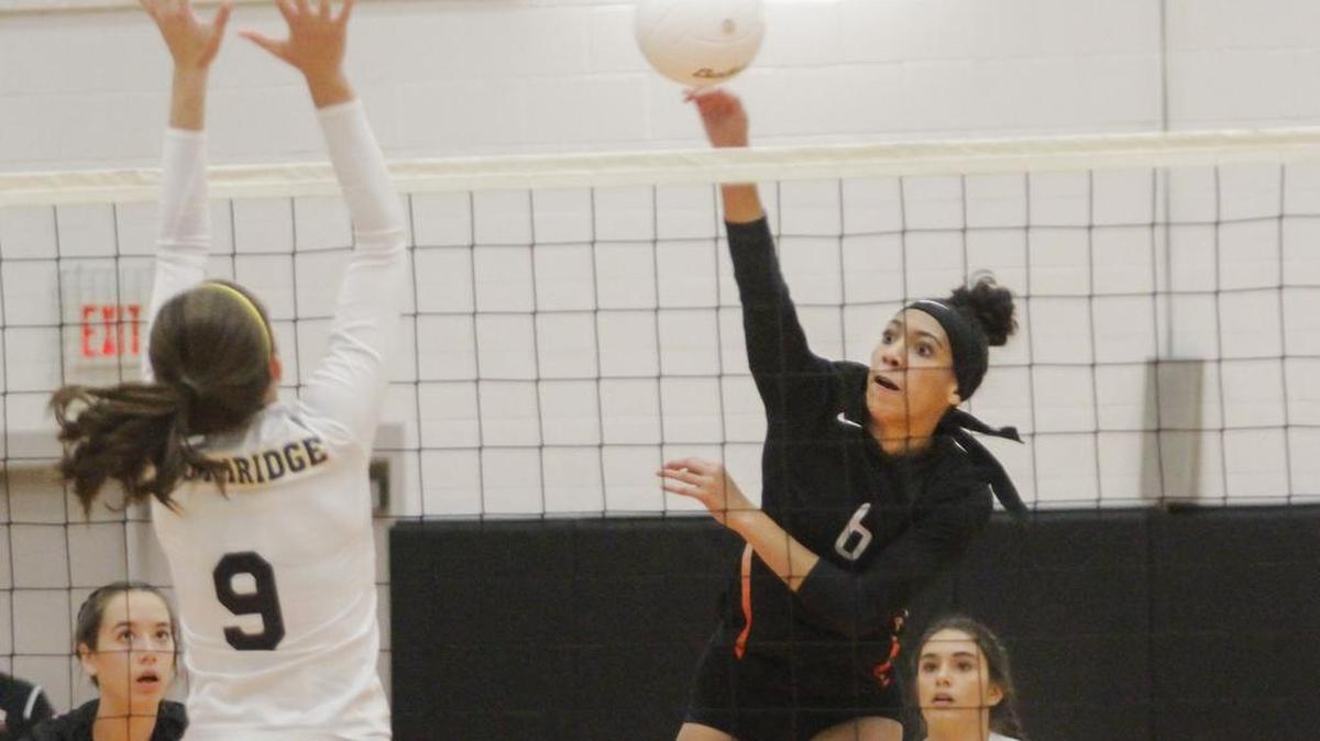 Kennewick’s M’Kaylah Mangum (6) spikes the ball past the block of Southridge’s Bobbi Newton (9) during their Mid-Columbia Conference match Thursday at Kennewick High. The Lions swept the Suns.