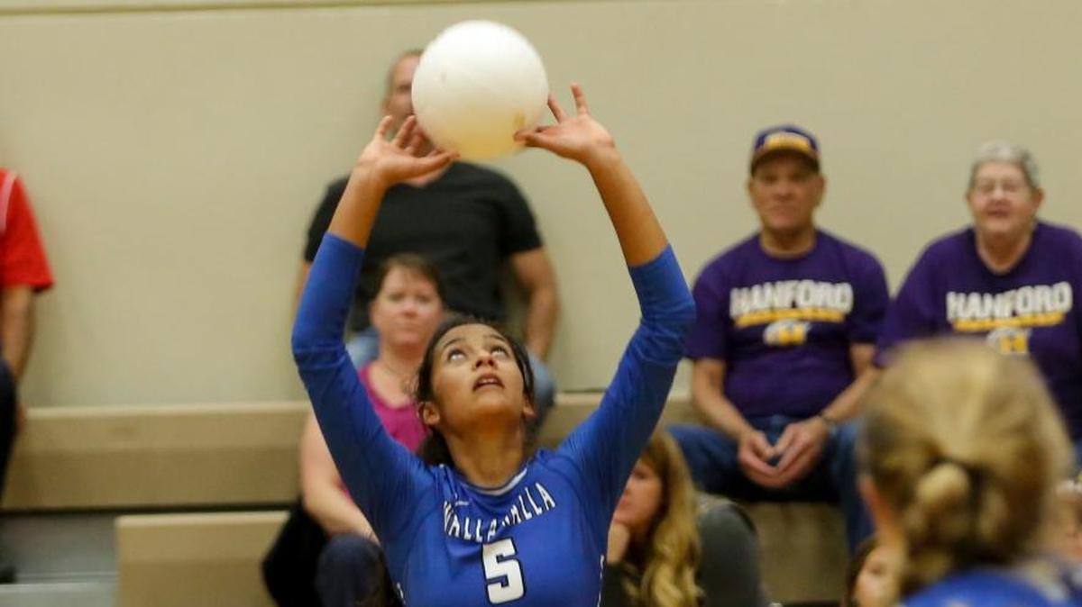 Walla Walla’s Noelani Helm, a first-team Mid-Columbia Conference setter, leads the Blue Devils into the Class 4A state tournament Friday at Toyota Center.