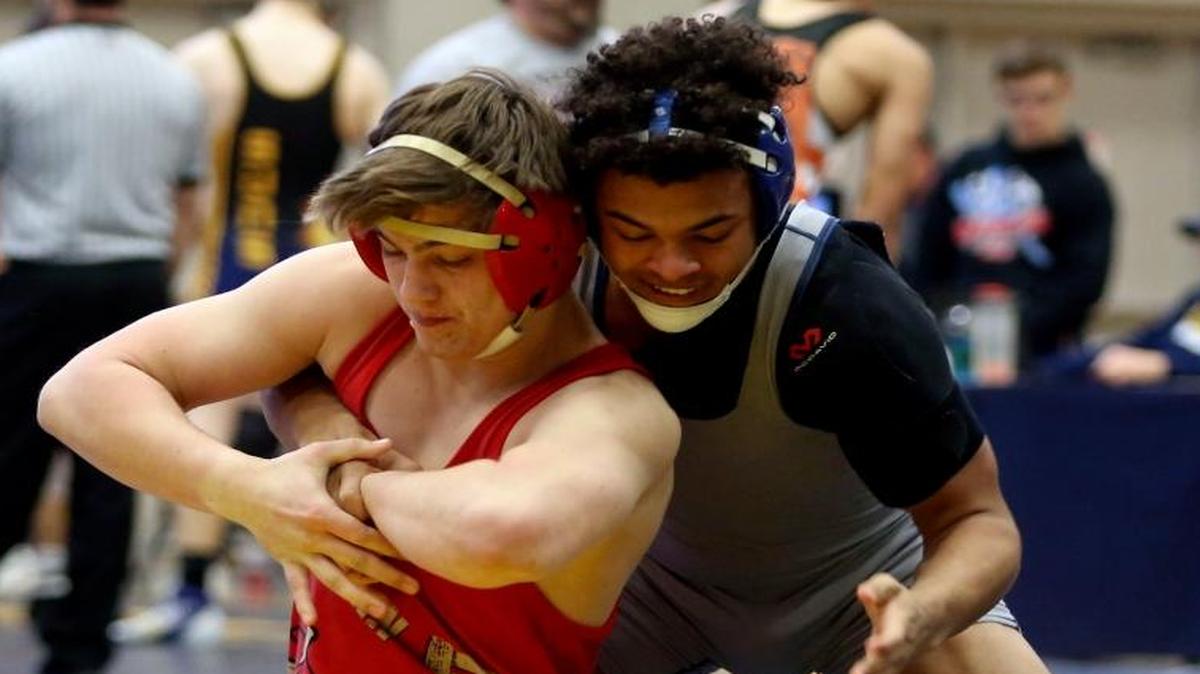 Southridge’s Zayid Al-Ghani (right), fresh off district and regional titles, will be going after the Class 3A 170-pound title this weekend at Mat Classic in Tacoma.