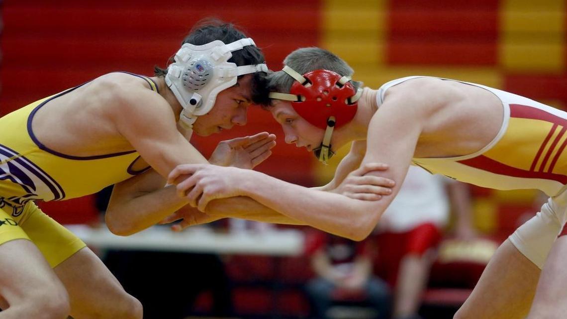 Kamiakin dominates on way to 3A district wrestling title