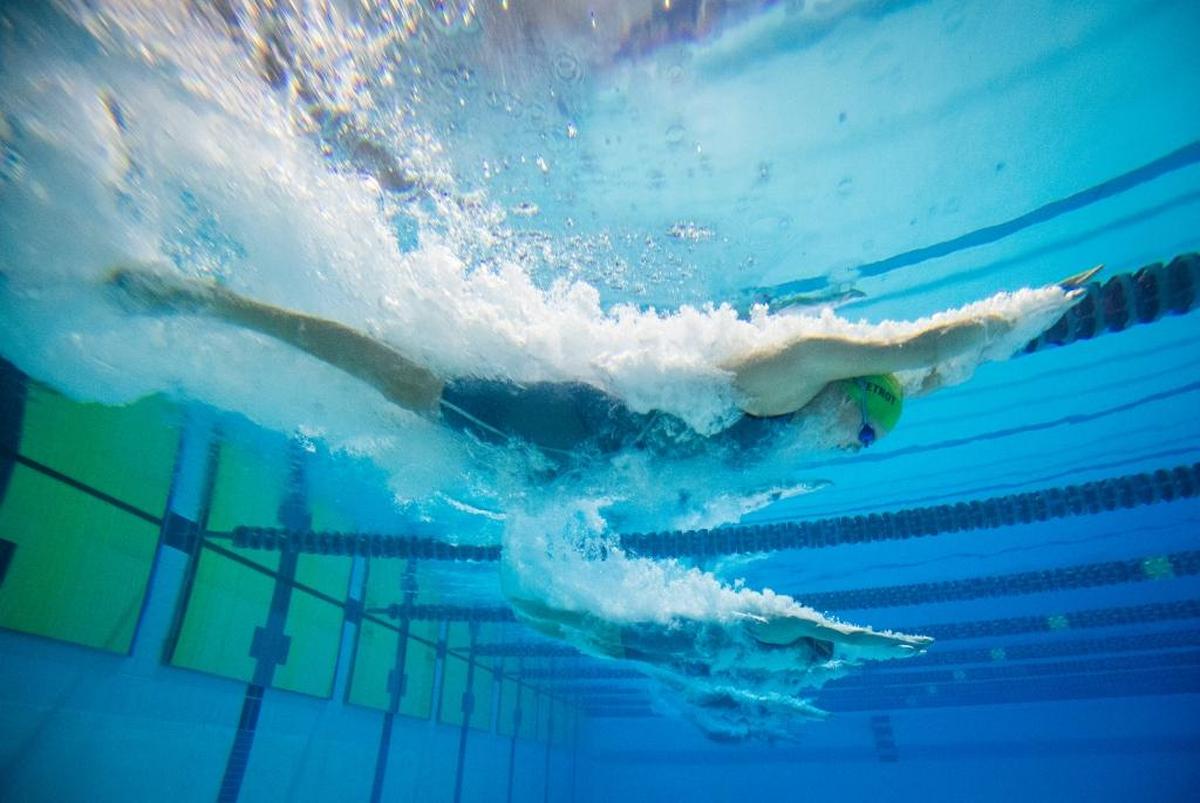 Richland’s Neomi Mennetrot dives into the water to start the 50-yard freestyle event Saturday at the 4A girls state swim and dive championships at the King County Aquatics Center in Federal Way. Mennetrot finished 15th.