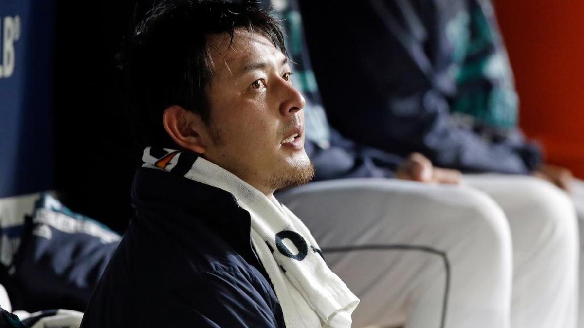 
Seattle Mariners starting pitcher Hisashi Iwakuma sits in the dugout after being relieved in the seventh inning against the Colorado Rockies in a baseball game Friday, Sept. 11, 2015, in Seattle. 
