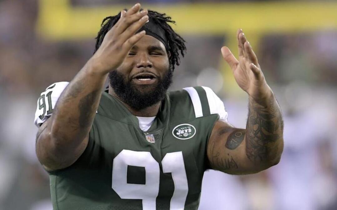 The Seahawks, reportedly, will get Sheldon Richardson, a disruptive, pass-rushing tackle who was the 2013 NFL defensive rookie of the year and made the 2014 Pro Bowl, from the New York Jets for receiver Jermaine Kearse.