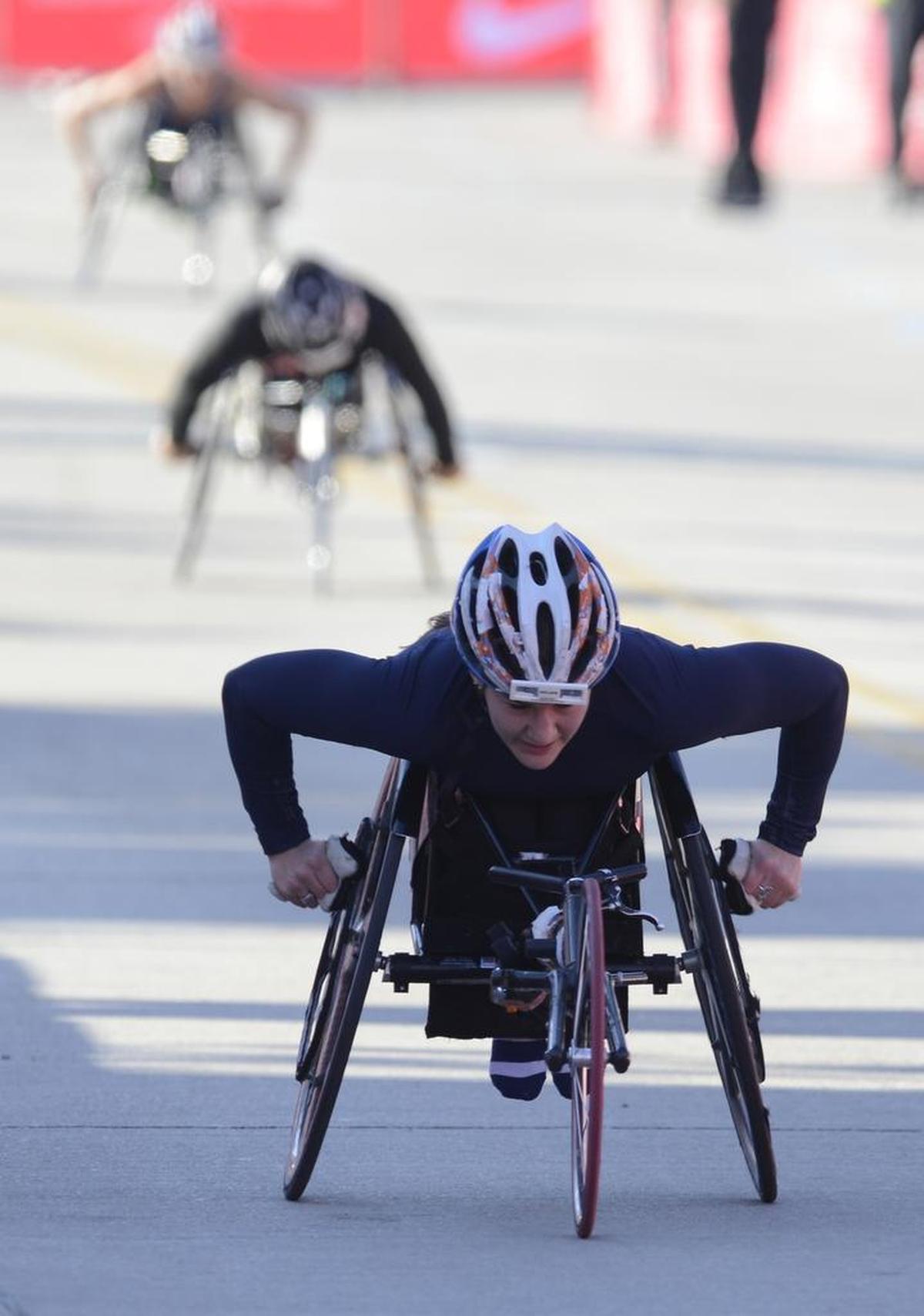 Chelsea McClammer of the United States finishes third in the women’s wheelchair race in the Bank of America Chicago Marathon, Sunday, Oct. 11, 2015, in Chicago.