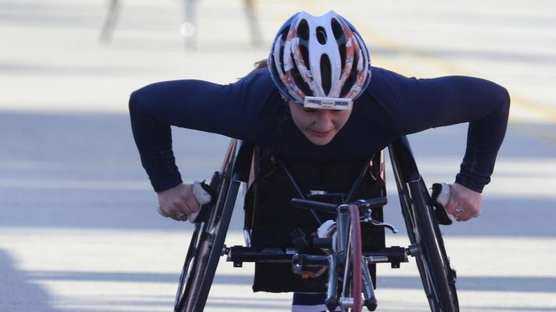 Chelsea McClammer of the United States finishes third in the women’s wheelchair race in the Bank of America Chicago Marathon, Sunday, Oct. 11, 2015, in Chicago.